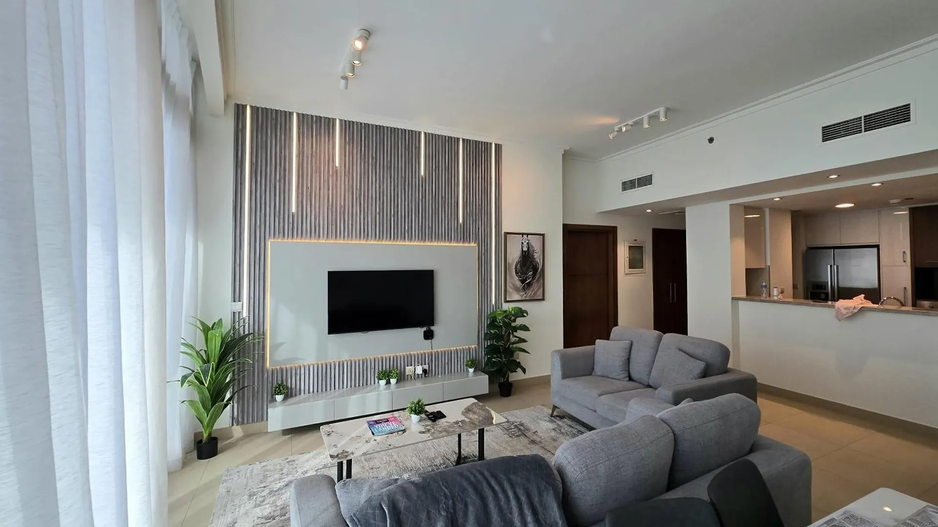 Burj Vista Downtown Near To Dubai Mall - 2Bhk